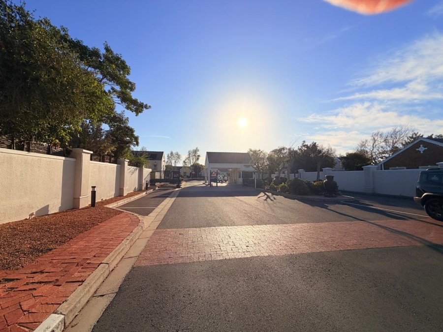 To Let 3 Bedroom Property for Rent in Pinehurst Western Cape